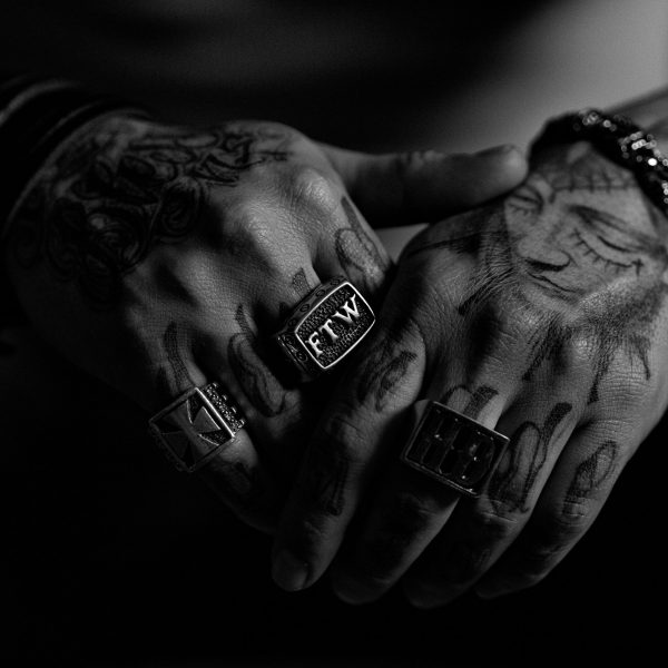 Paris,,France,-,29112016,-,Close-up,Of,The,Tattooed,Hands